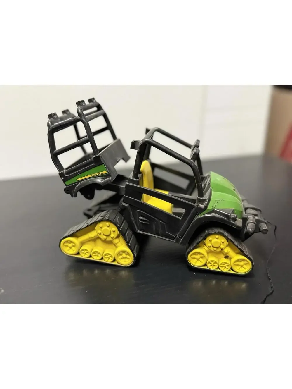 John Deere TOMY Tracked Skidder Forestry Toy Winch Cable Green Yellow Tractor